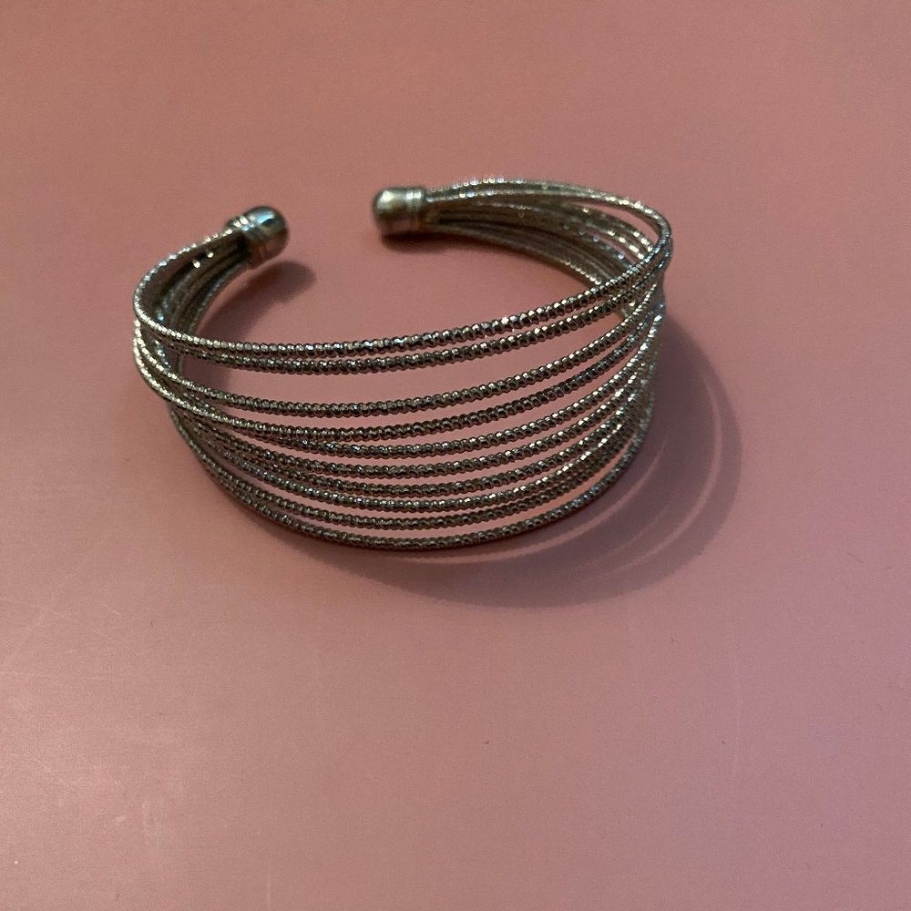 Bangle bracelet